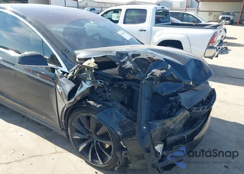 2018 Tesla Model X 100D/75D/P100D z USA, uszkodzony, nr VIN 5YJXCAE44JF081112